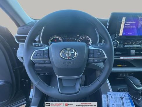 New 2026 Toyota Highlander XLE image 17