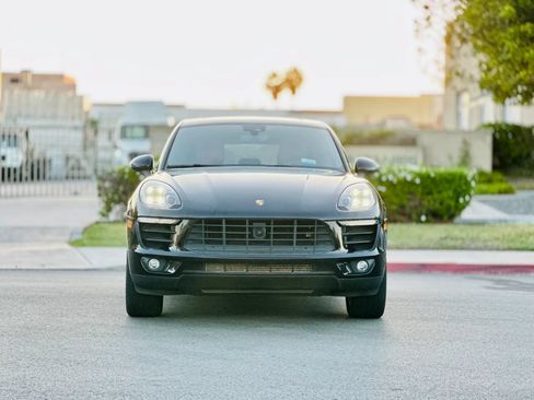 Used 2018 Porsche Macan Sport Edition AWD/4WD image 3