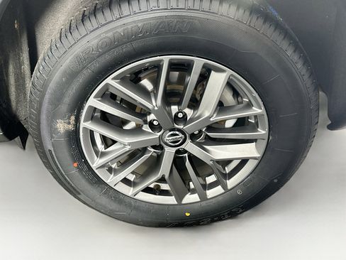 Used 2021 Nissan Rogue S FWD image 11