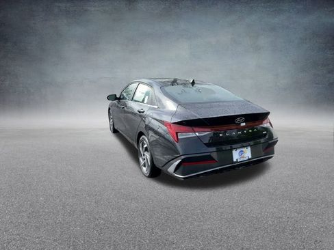 New 2025 Hyundai Elantra Limited image 18