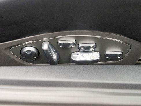 Used 2015 Porsche 911 Cabriolet image 32