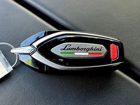 Used 2022 Lamborghini Urus AWD/4WD image 37