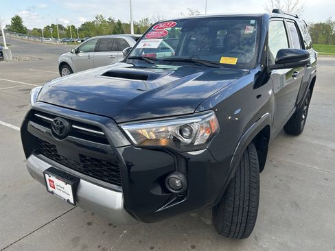 Used 2023 Toyota 4Runner TRD Off-Road Premium w/ Moonroof Package AWD/4WD image 3