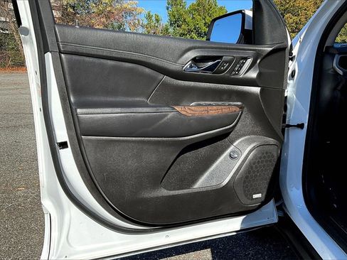 Used 2022 GMC Acadia Denali w/ Denali Technology Package image 18