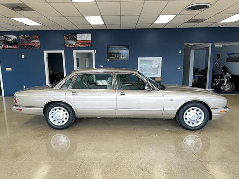 Used 1998 Jaguar XJ8 L image 1
