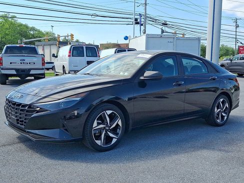 Used 2023 Hyundai Elantra SEL w/ Convenience Package FWD image 3