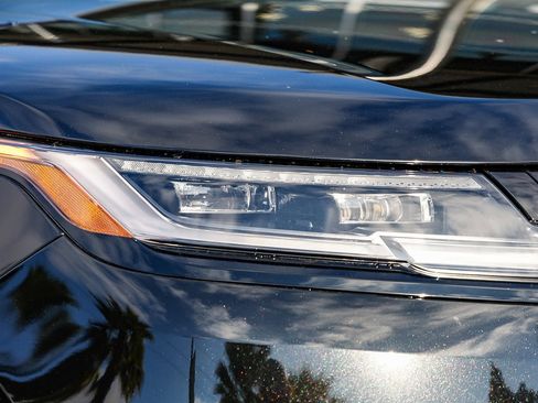 Used 2026 Land Rover Range Rover Velar Dynamic SE image 7