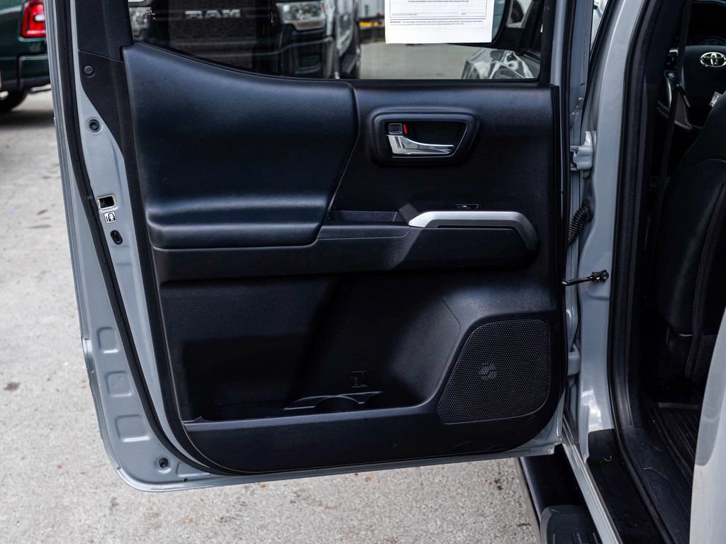Used 2020 Toyota Tacoma Limited AWD/4WD image 15