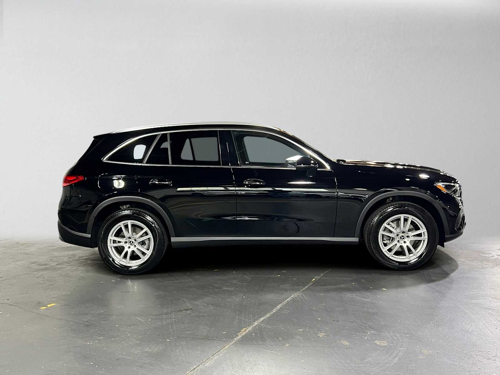 Used 2026 Mercedes-Benz GLC 300 4MATIC image 2