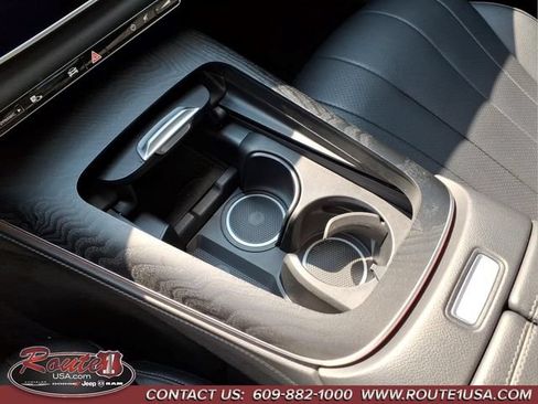 Used 2025 Mercedes-Benz E 350 4MATIC Sedan image 17