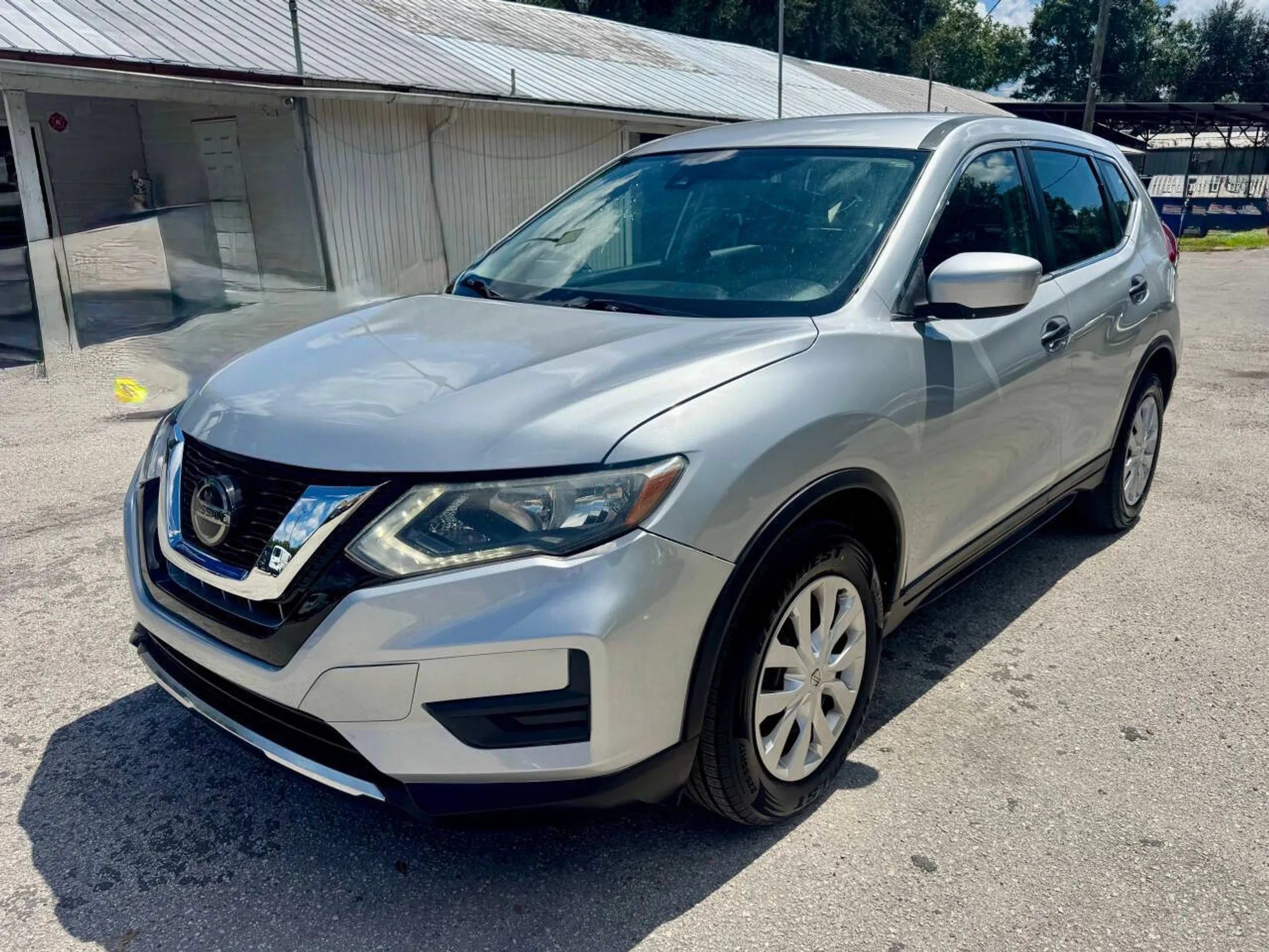 Used 2020 Nissan Rogue S FWD image 11