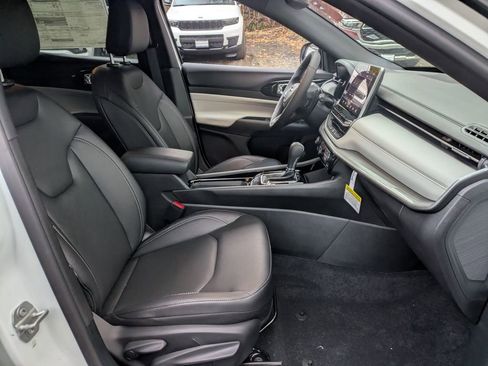 New 2026 Jeep Compass Limited w/ Mopar All Weather Package image 28