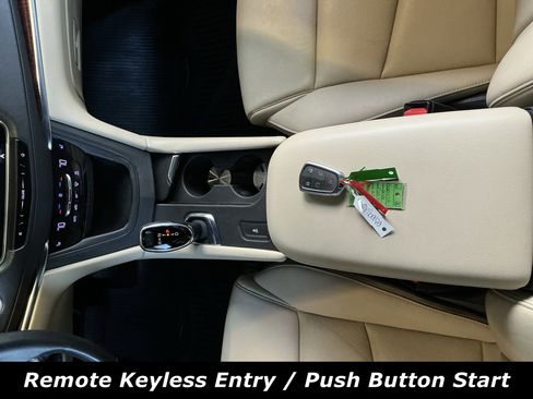 Used 2018 Cadillac XT5 Luxury w/ Driver Awareness Package image 11