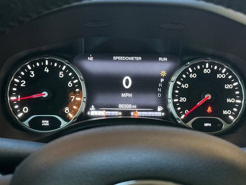 Used 2018 Jeep Renegade Altitude w/ UConnect 8.4 Nav Group AWD/4WD image 25