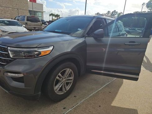 Used 2023 Ford Explorer XLT w/ Equipment Group 202A image 2