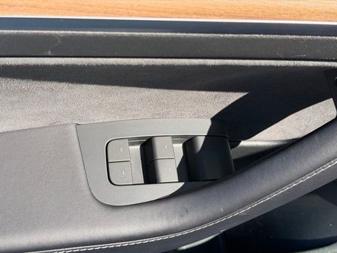 Used 2023 Tesla Model 3 Standard Range image 18