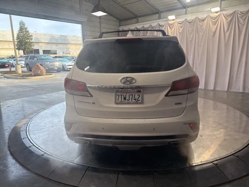 Used 2017 Hyundai Santa Fe SE image 6