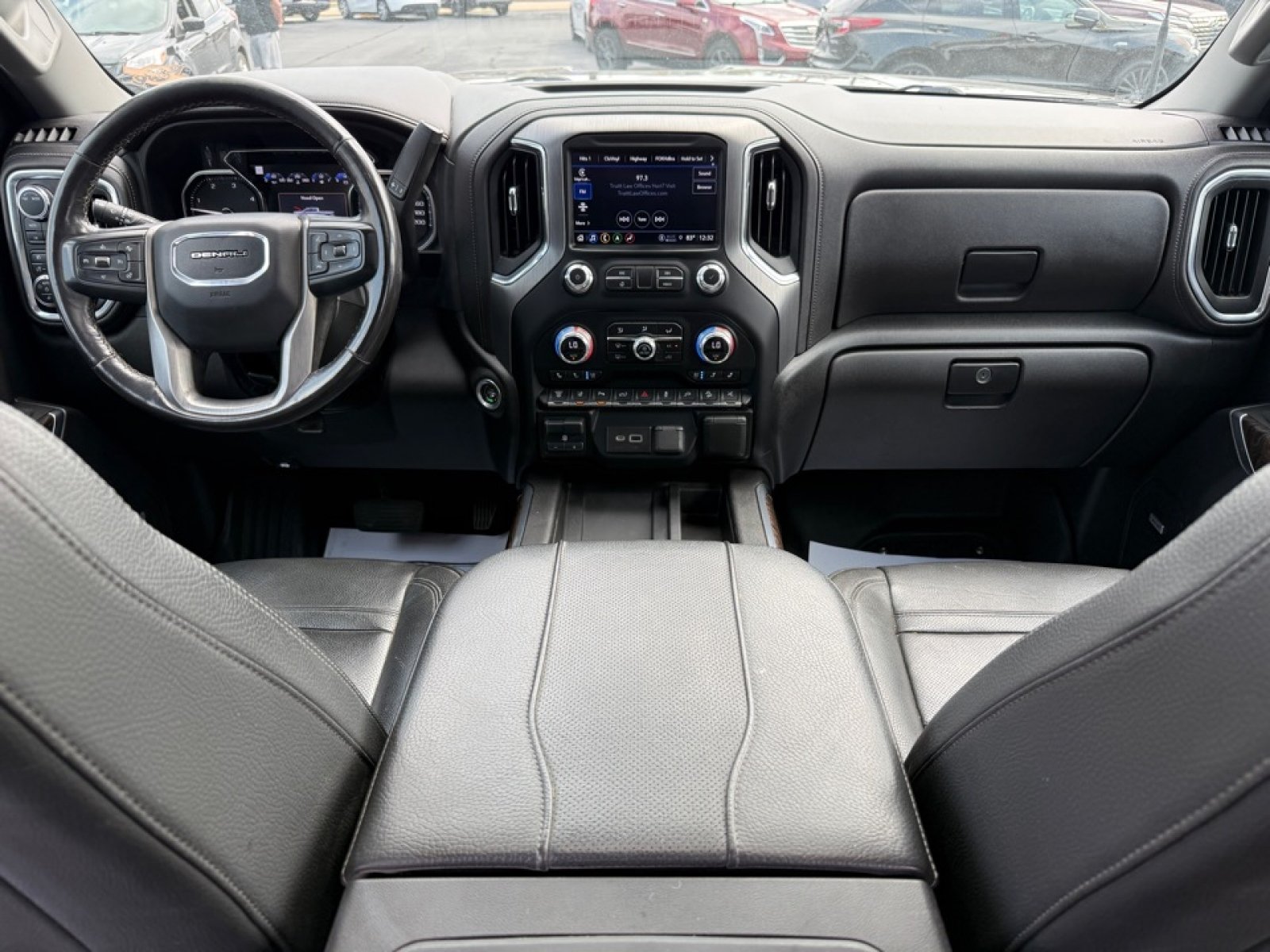 Used 2023 GMC Sierra 2500 Denali w/ Denali Black Diamond Edition AWD/4WD image 11
