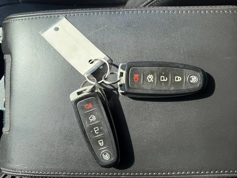 Used 2015 Lincoln MKX FWD w/ Walnut Swirl Wood Package image 34
