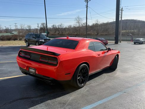 Used 2016 Dodge Challenger SRT Hellcat image 3