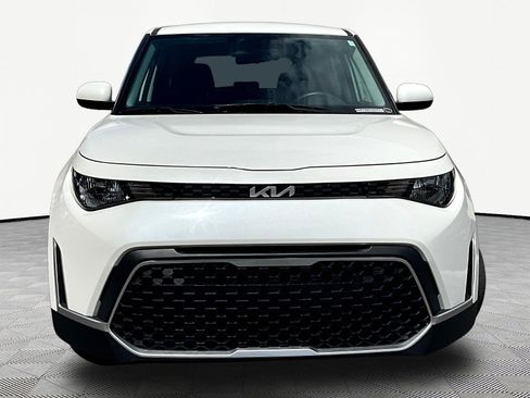 Used 2023 Kia Soul LX w/ LX Technology Package FWD image 2
