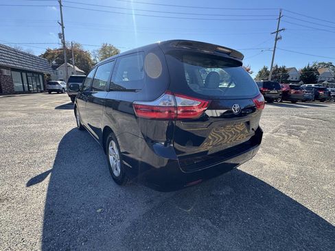 Used 2015 Toyota Sienna L image 12