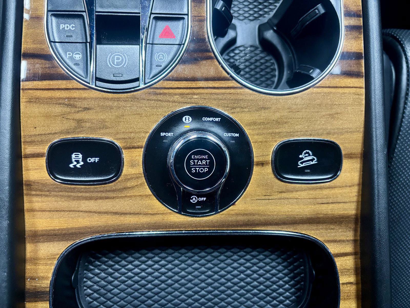 Used 2018 Bentley Bentayga AWD/4WD image 33