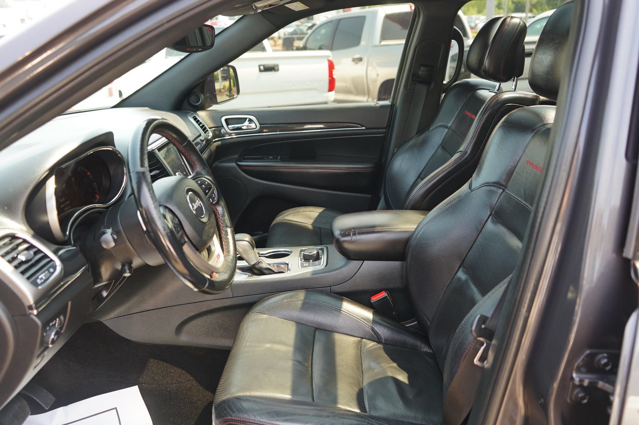 Used 2018 Jeep Grand Cherokee Trailhawk w/ Trailhawk Luxury Group AWD/4WD image 13