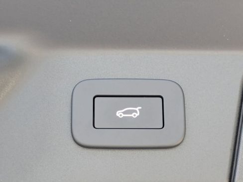 New 2026 Land Rover Range Rover Velar Dynamic SE image 13