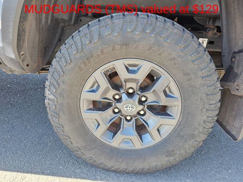 Used 2021 Toyota Tacoma SR5 w/ Trail Edition image 9