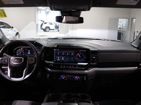 Used 2025 GMC Sierra 1500 Elevation image 2