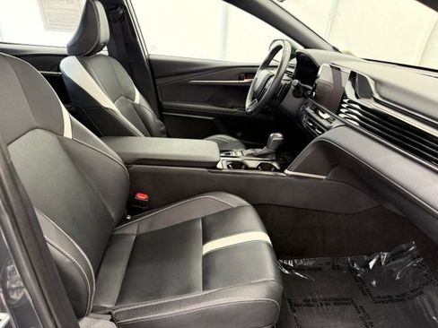 Used 2025 Toyota Camry SE AWD/4WD image 19