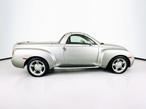 Used 2004 Chevrolet SSR w/ Preferred Equipment Group RWD image 34