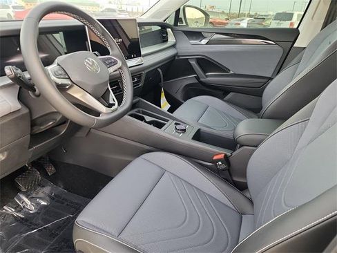 New 2026 Volkswagen Tiguan SE image 12