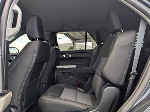 Used 2023 Ford Explorer XLT AWD/4WD image 19