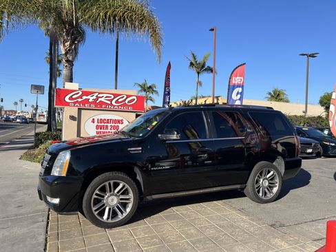 Used 2012 Cadillac Escalade Premium image 5
