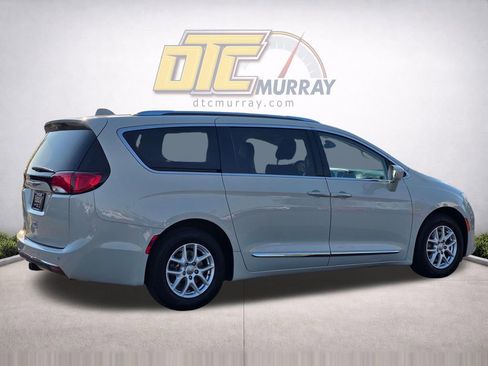 Used 2020 Chrysler Pacifica Touring-L FWD image 5