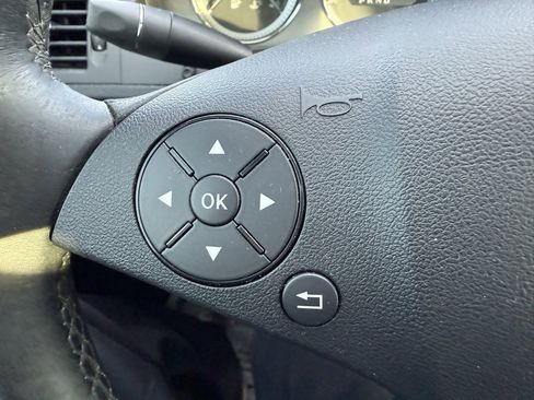 Used 2010 Mercedes-Benz C 300 Sedan image 20