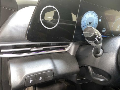 Used 2024 Hyundai Elantra SEL FWD image 24