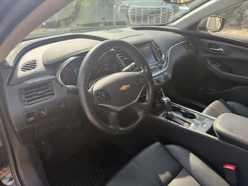 Used 2019 Chevrolet Impala LT FWD image 15