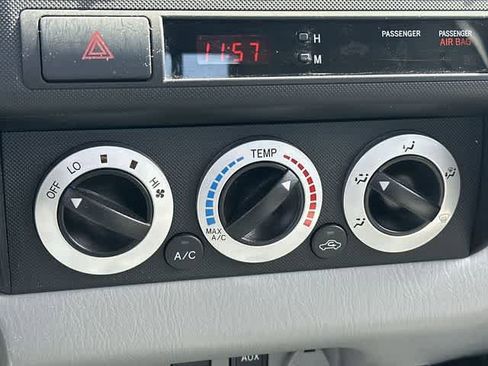 Used 2011 Toyota Tacoma 4x4 Regular Cab image 9