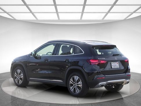 Certified 2025 Mercedes-Benz GLA 250 image 2