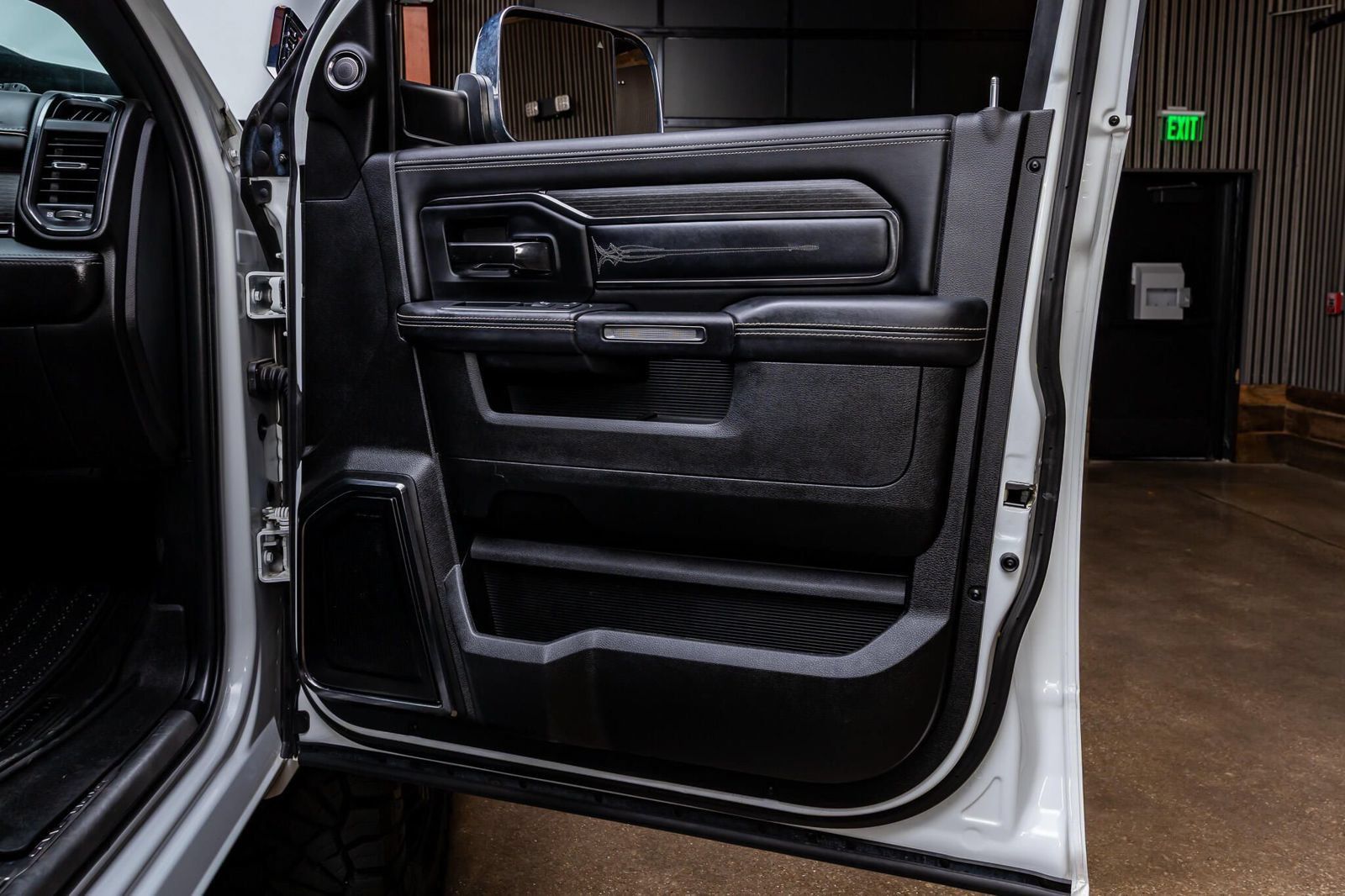 Used 2022 RAM 3500 Limited AWD/4WD image 43