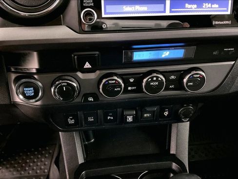 Used 2021 Toyota Tacoma TRD Off-Road w/ Technology Package AWD/4WD image 15