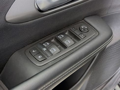 Used 2025 Chrysler Pacifica Select FWD image 21