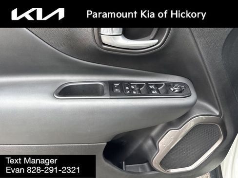 Used 2023 Jeep Renegade Limited w/ Sun/Sound Group image 17