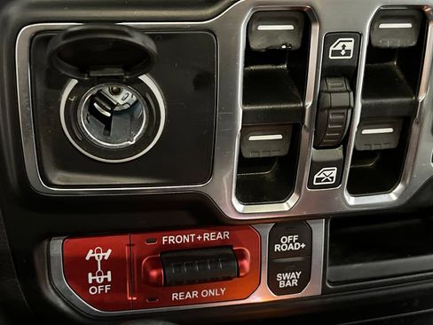 Used 2022 Jeep Wrangler Unlimited Rubicon w/ Cold Weather Group AWD/4WD image 46