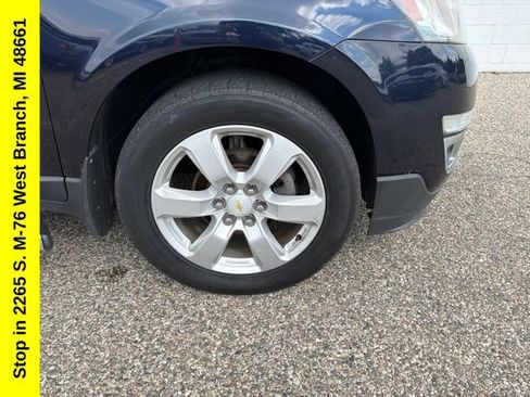 Used 2017 Chevrolet Traverse LT w/ Style and Technology Package FWD image 8