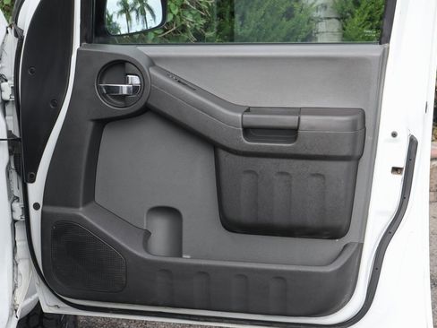 Used 2015 Nissan Xterra X image 35