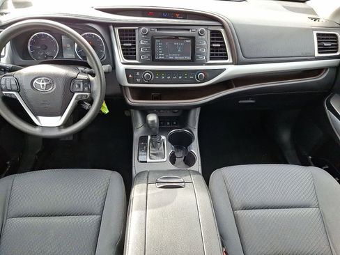 Used 2019 Toyota Highlander LE AWD/4WD image 24